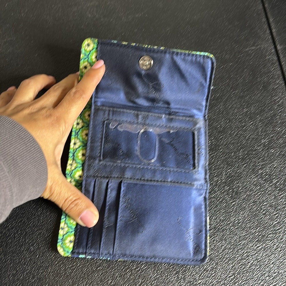 Vera Bradley Small Kisslock Wallet in Rhythm and Blues ID Money Credit Cards - Picture 2 of 7